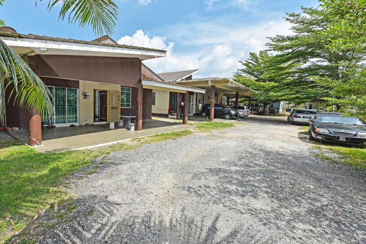 Oyo 90596 Casaria Inn Paka Kültér fotó