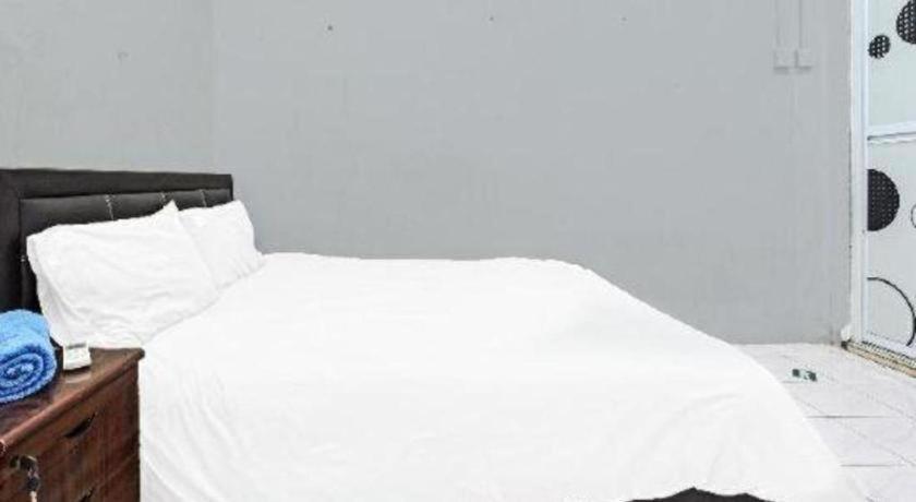 Oyo 90596 Casaria Inn Paka Kültér fotó